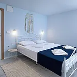 Rhea / рея Pensión Balchik